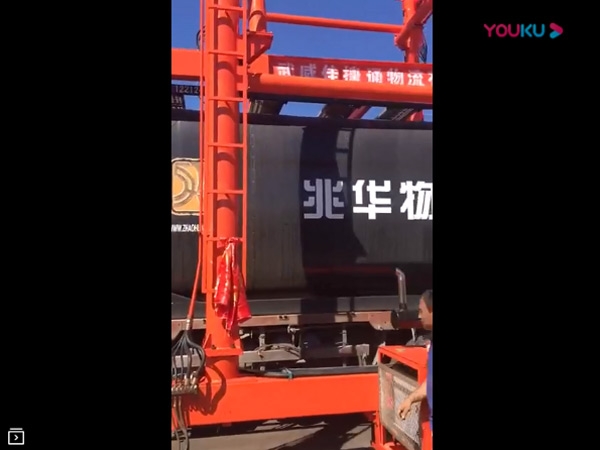 新型固定翻轉(zhuǎn)機現(xiàn)場應用